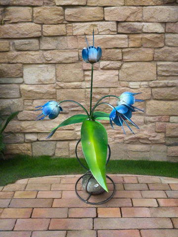 4 Metal Flowers Yard Or Garden Decor MRFB052