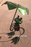 Metal Rock Frog holding Umbrella Yard Garden Decor Caminorealimports.com